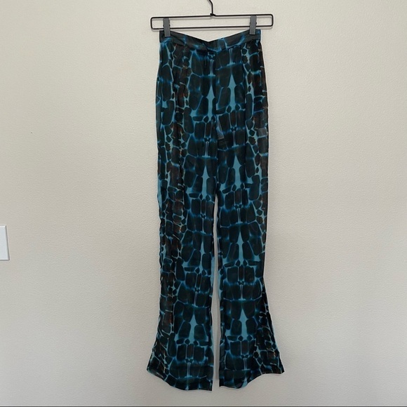 NWT pretty little thing blue abstract croc beach flares sz.2US - Picture 3 of 6